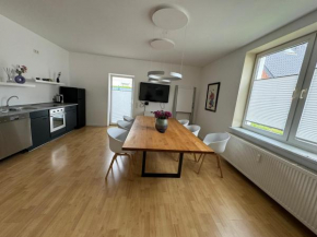 Moderne Wohnung mit Garten
